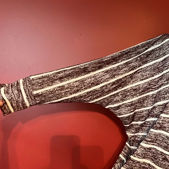 Like new Market & Spruce striped hooded quarter length sleeve top - Picture 4 of 13